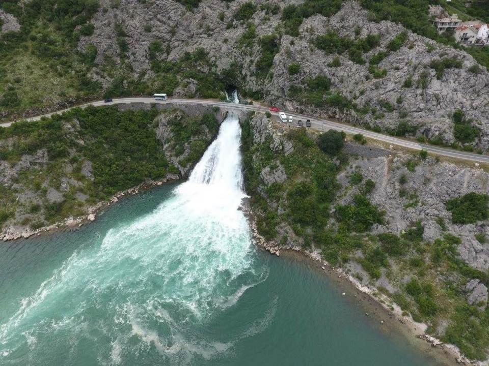 Apartmani Mozaici Risan Bagian luar foto